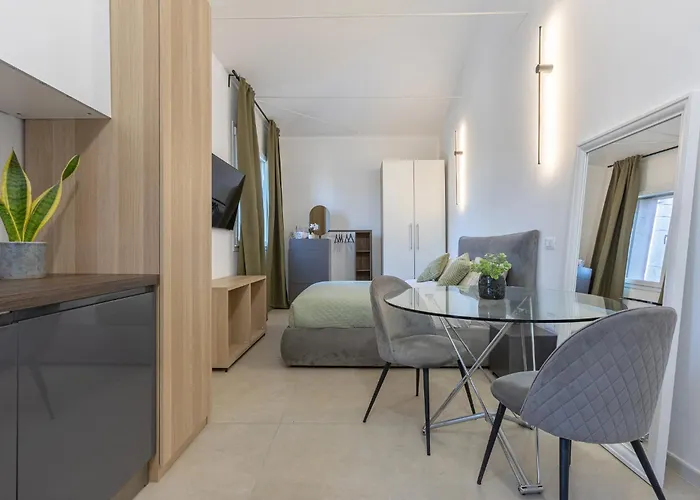 Suite Home Ferrara Vendégház *